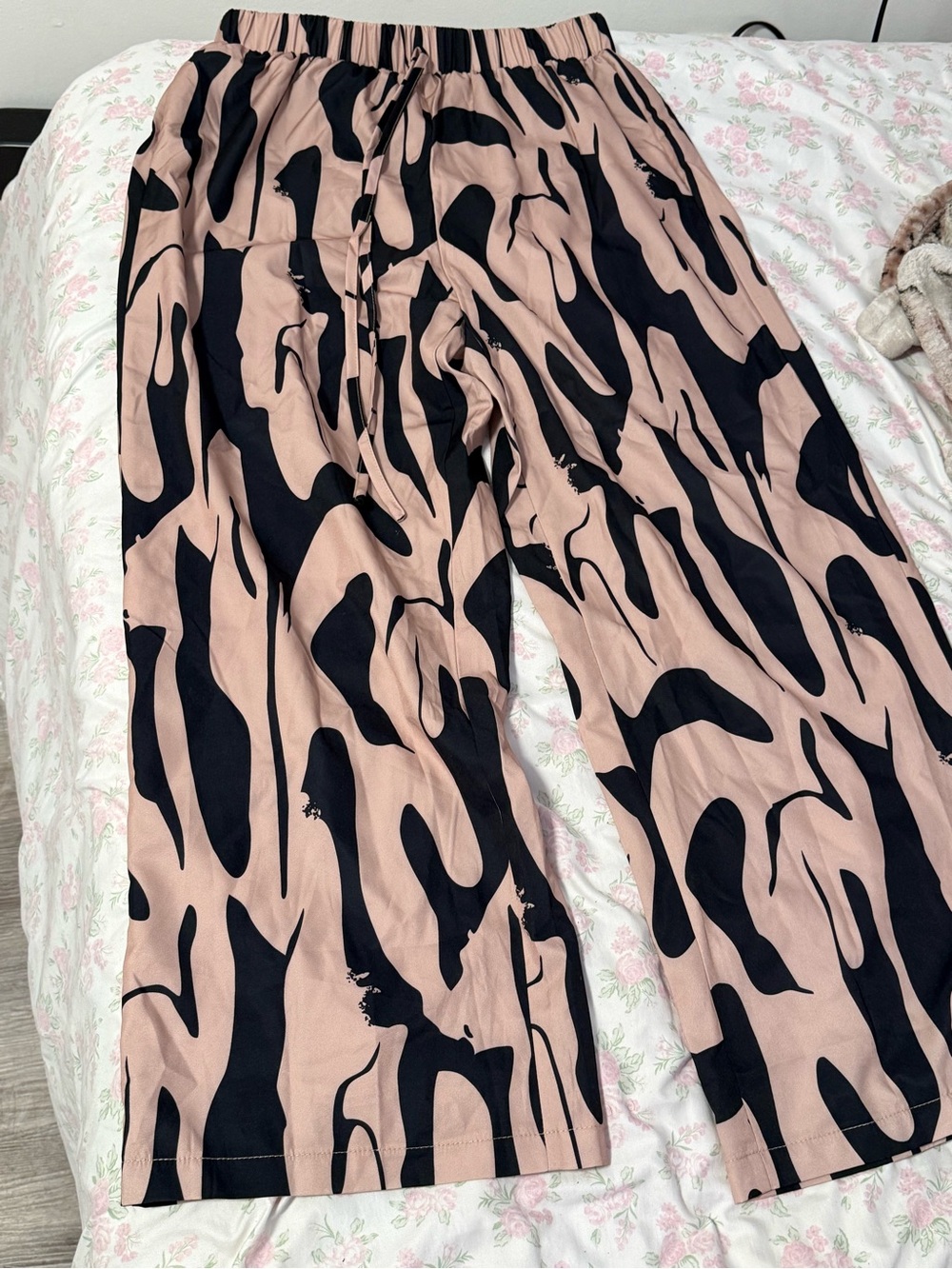 Fashion Nova Taupe & Black Abstract Wide Leg Pants - Picture 7 of 7